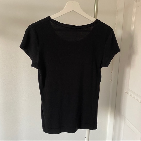 simple black tee ♡ - Picture 3 of 3
